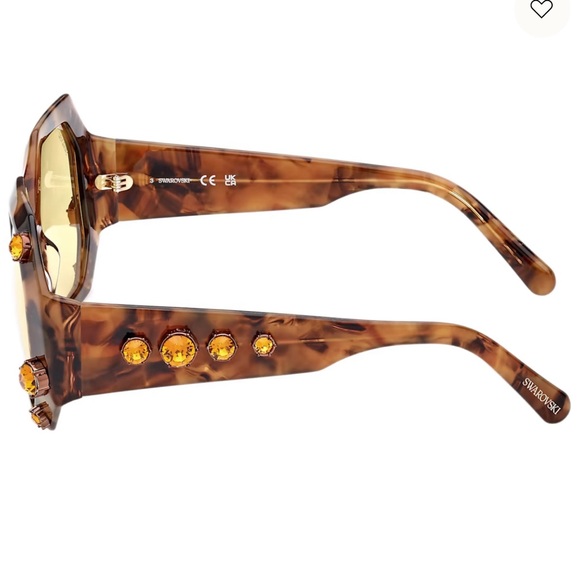 Sunglasses
Oversized, Octagon shape BNWOT  IN ORIGINAL CASE - Picture 7 of 16